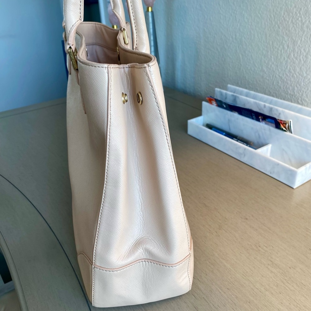 Tory Burch Robinson East to West Tote - Picture 5 of 11
